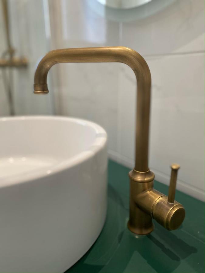 La Suite Dandy - Beau T2 -Terrasse, Parking Gratuit, Climatisation Bagneres-de-Bigorre Luaran gambar